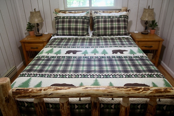 Primary bedroom with queen sized bed, bedstead charging stations