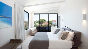 4 bedrooms, desk, iron/ironing board, free WiFi