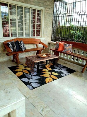 المنطقة المحيطة بالمنشأة