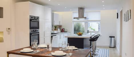 Dishwasher, cookware/dishes/utensils