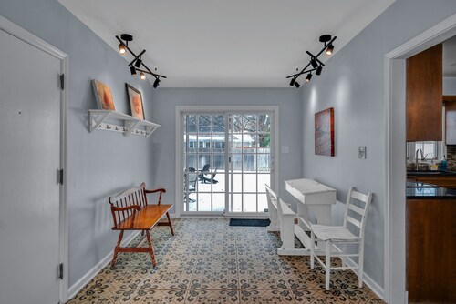 Charming 4BR family home w/ private deck off master, big yard and patio