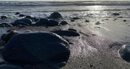 Delightful 2-Bed Holiday Home On The Welsh Coast