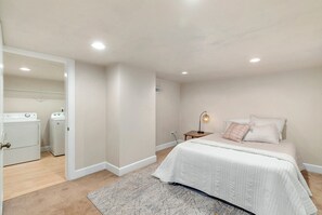 3 bedrooms, desk, iron/ironing board, travel cot - Welcoming Washington Abode Close to Downtown Artisans and Amenities!  (Loveland)
