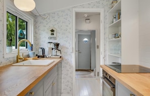 Fridge, stovetop, dishwasher, coffee/tea maker