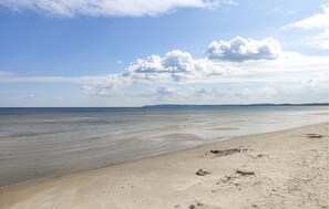 Beach nearby, fishing - Nice home in Kolczewo with WiFi (Kolczewo)