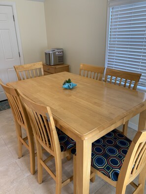 Dining - Cute Condo in the heart of OCNJ  (Ocean City)