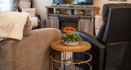 Lake Views & Fall Colors | Cozy Cottage + Kayaks