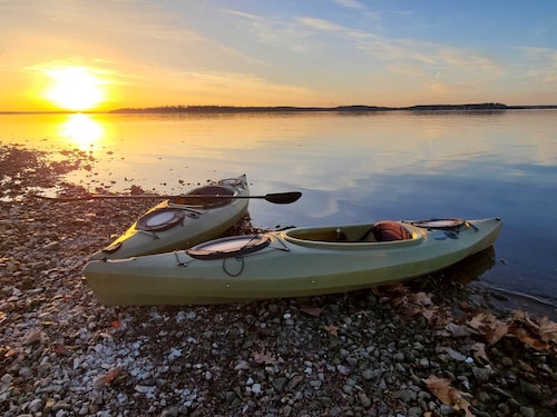 Lake Views & Fall Colors | Cozy Cottage + Kayaks