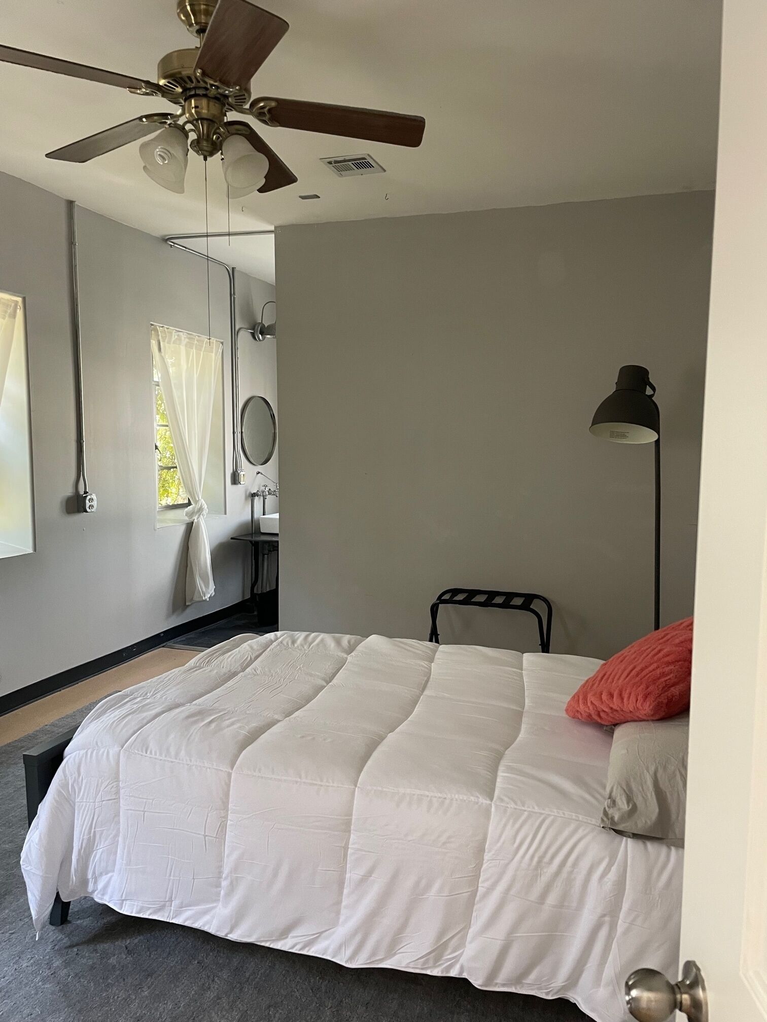 4 bedrooms, desk, iron/ironing board, free WiFi