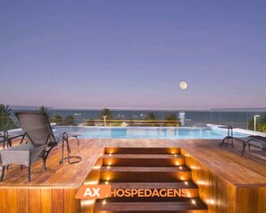 Hồ bơi ngoài trời 