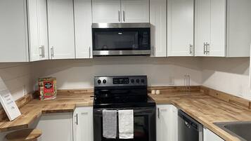 冰箱、微波炉、烤箱、炉灶