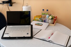 1 slaapkamer, een strijkplank/strijkijzer, gratis wifi, beddengoed