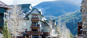 Incredible Lake Views, On Lake & Recpath, Skiing Nearby, Balcony by Summit County Mountain Retreats