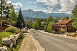 Apartment (3 Bedrooms) | Exterior - Incredible Lake Views, On Lake & Recpath, Skiing Nearby, Balcony by Summit County Mountain Retreats (Frisco)