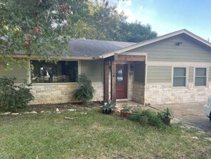 Exterior detail - Artistic south Austin home with tree covered yard (Austin)