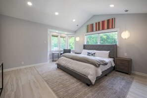 3 chambres, bureau, fer et planche à repasser, accès au Wi-Fi (inclus)