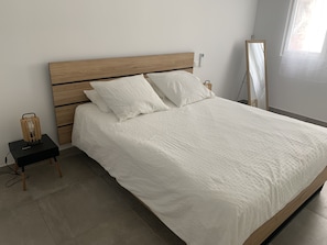 2 quartos, ferros/tábuas de passar roupa, Wi-Fi de cortesia