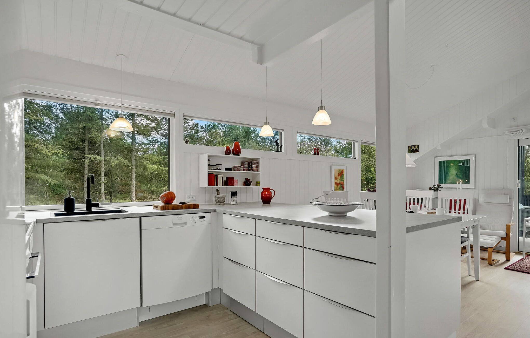 Réfrigérateur, lave-vaisselle, cafetière/bouilloire