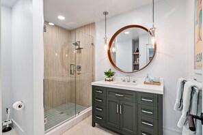Combined shower/tub, hair dryer, towels, soap