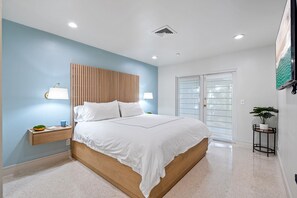 2 bedrooms, desk, iron/ironing board, WiFi