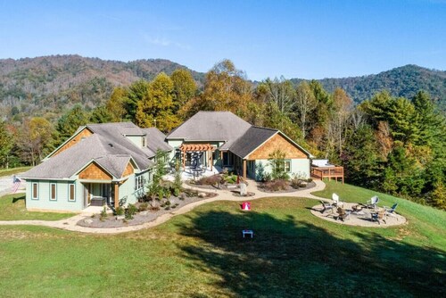 Home for Holidays Villa at Stony Woods near Asheville Pet Friendly