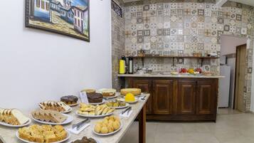 Free daily buffet breakfast