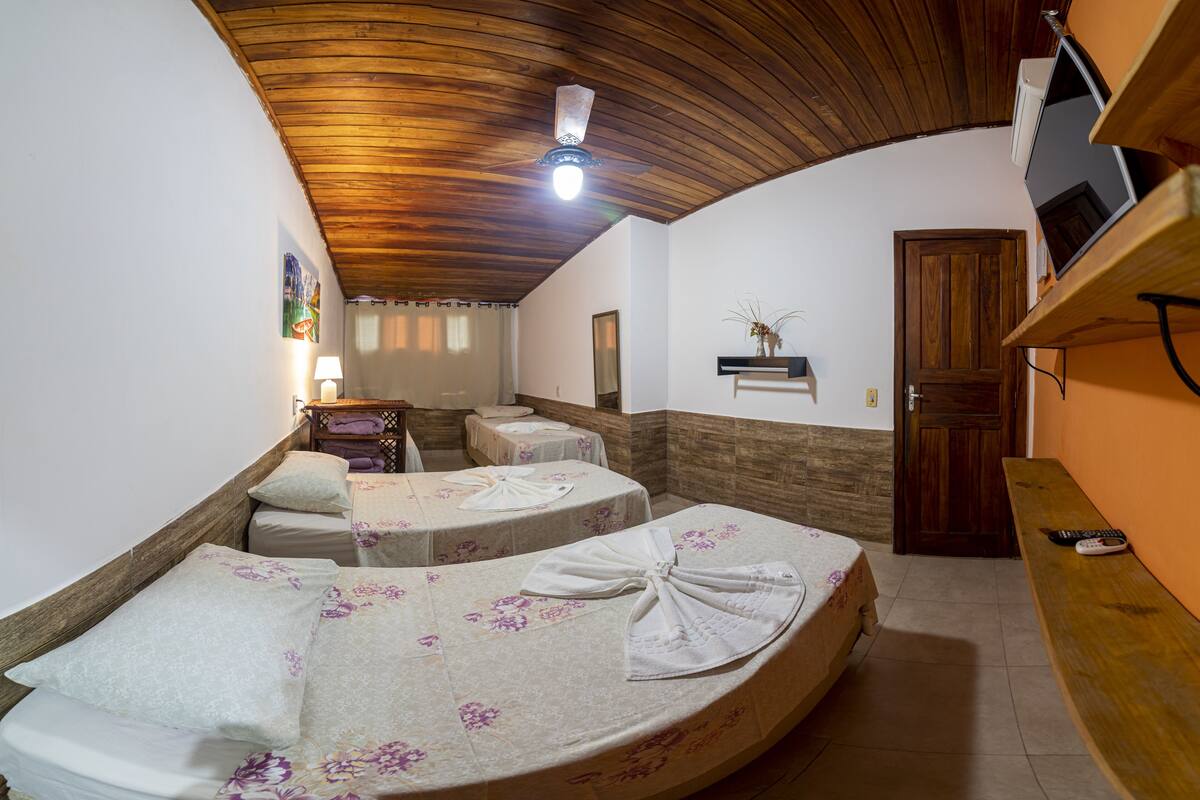 Quarto quádruplo standard | Wi-Fi de cortesia, roupa de cama