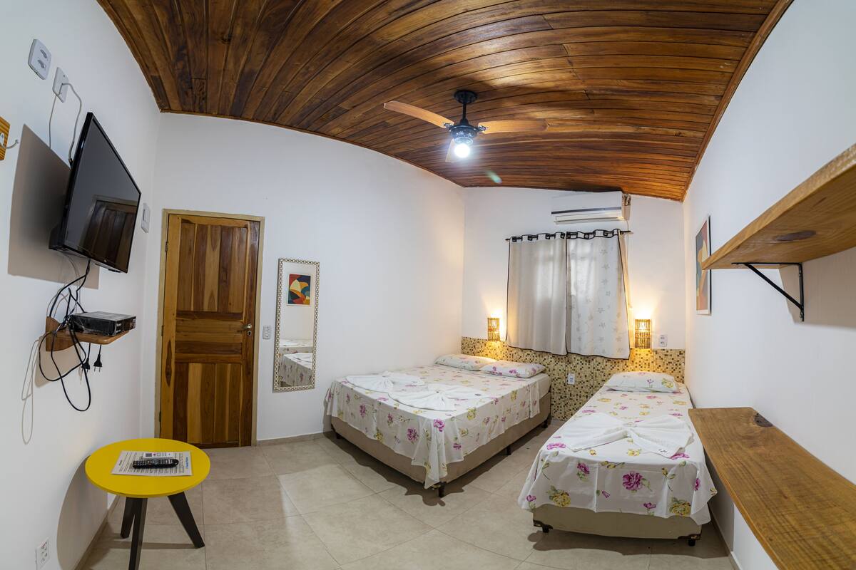 Quarto triplo standard | Wi-Fi de cortesia, roupa de cama