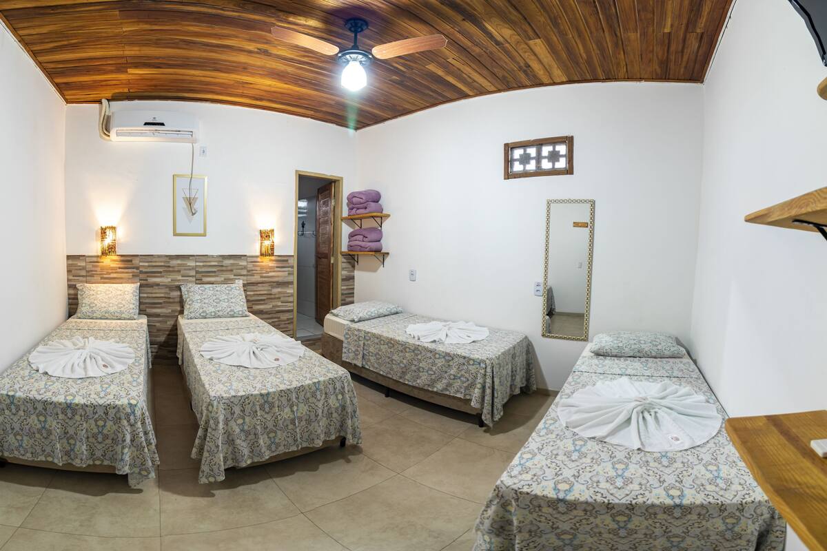 Quarto quádruplo standard | Wi-Fi de cortesia, roupa de cama