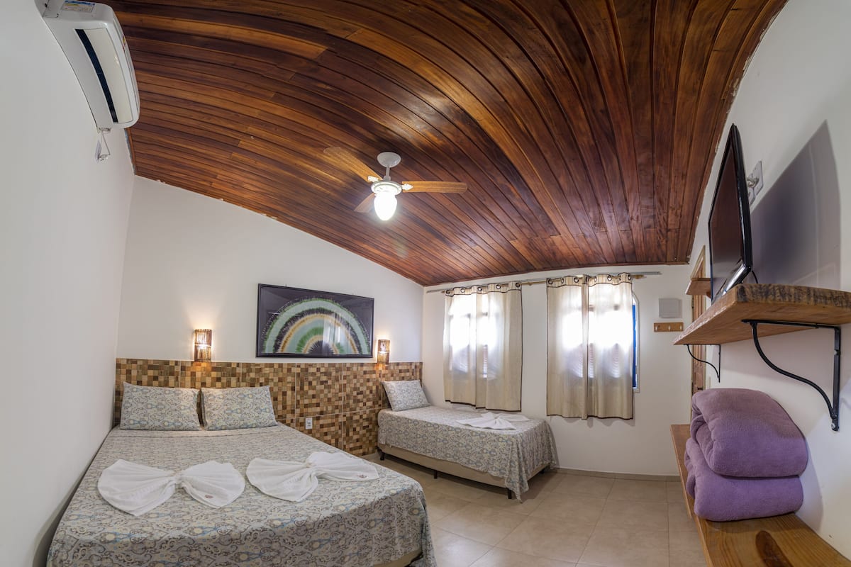 Quarto triplo standard | Wi-Fi de cortesia, roupa de cama