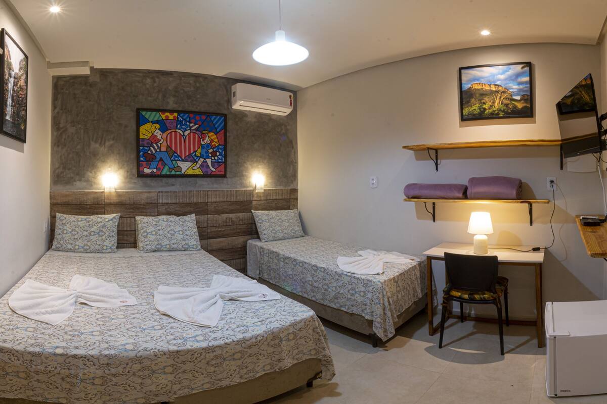 Quarto triplo design | Wi-Fi de cortesia, roupa de cama