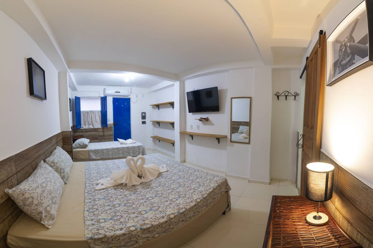 Quarto triplo conforto | Wi-Fi de cortesia, roupa de cama