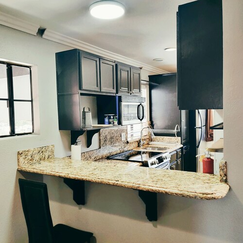 Fully Furnished Style 2 BHK - 1 BATH Apt in San Diego Poway-Miramar with Parking