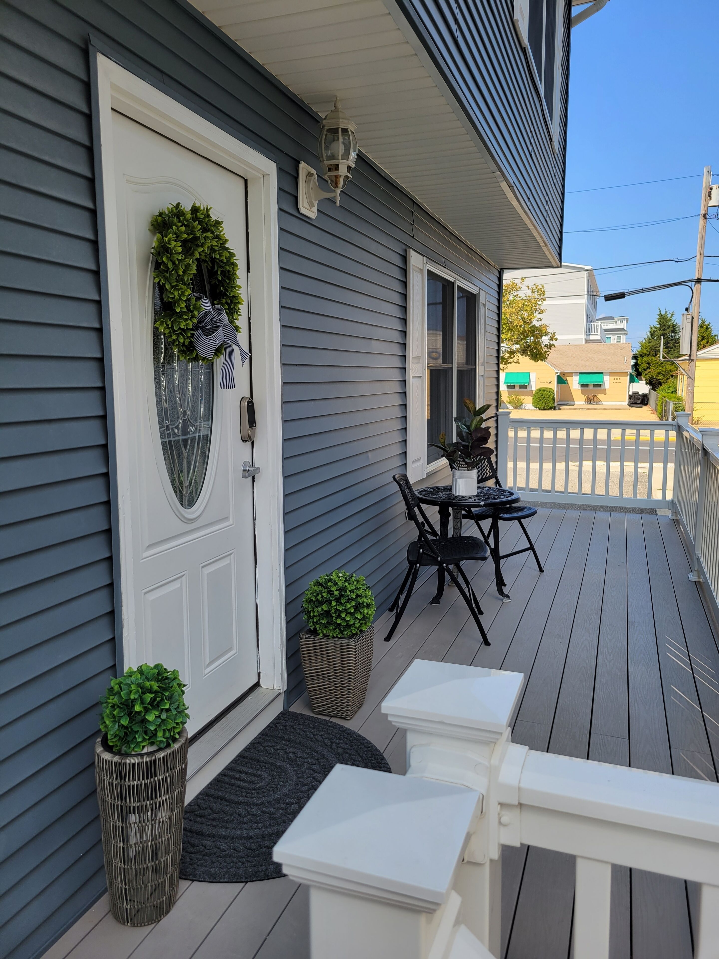 Beautiful Townhouse 3Bdr 2 Bath 2 blocks from the beach