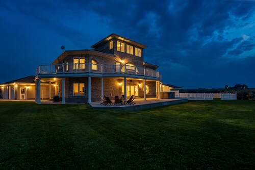 Canyon Rim Waterfall Views, Hot-tub, Theater, Surround Sound, Grill Area