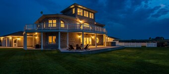 Canyon Rim Waterfall Views, Hot-tub, Theater, Surround Sound, Grill Area