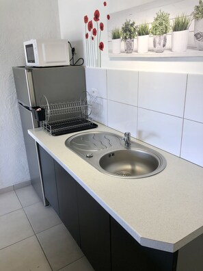 冰箱、微波炉、烤箱、炉灶