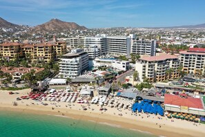 On the beach - Corazon Cabo Condo on Medano Beach (Cabo San Lucas)