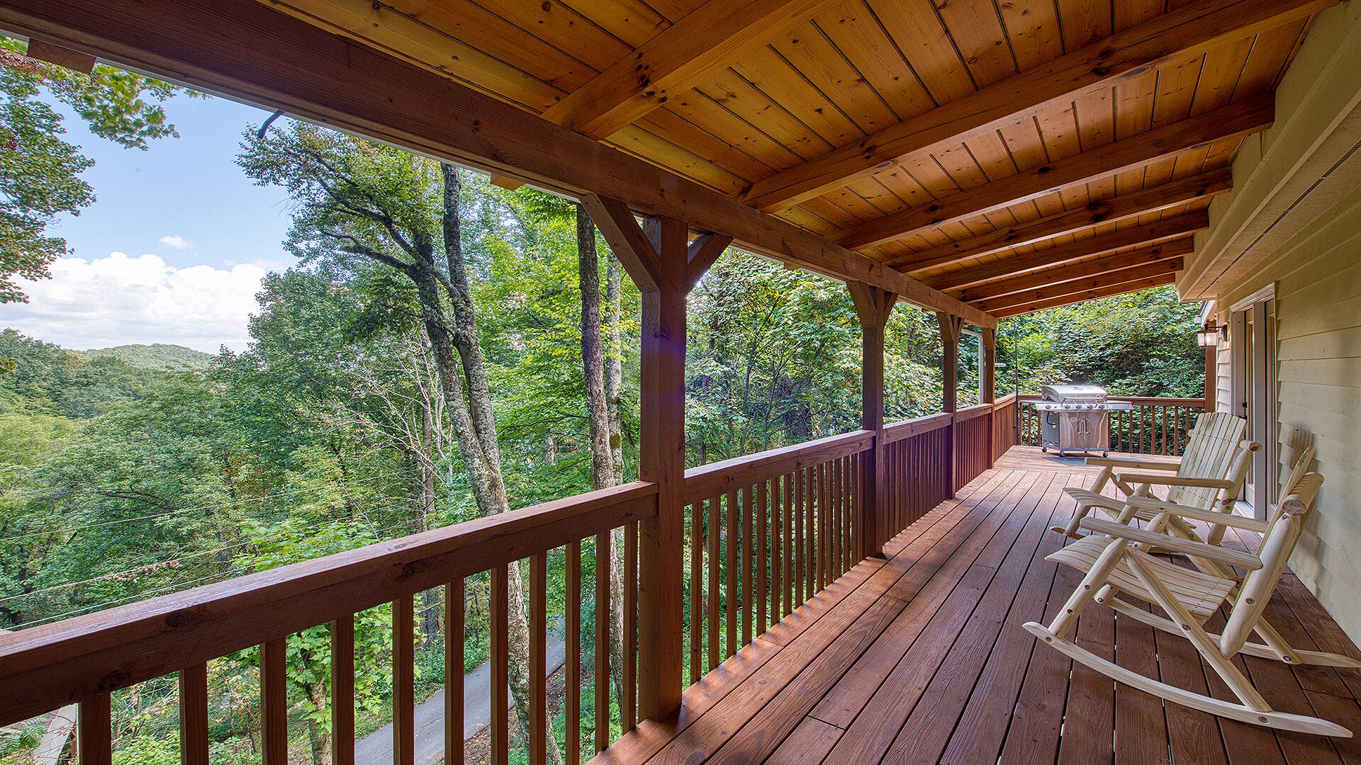 Escape the Heat in the Smokies w/Hot Tub/Porch Bar/Game Room/Theatre, & Views!