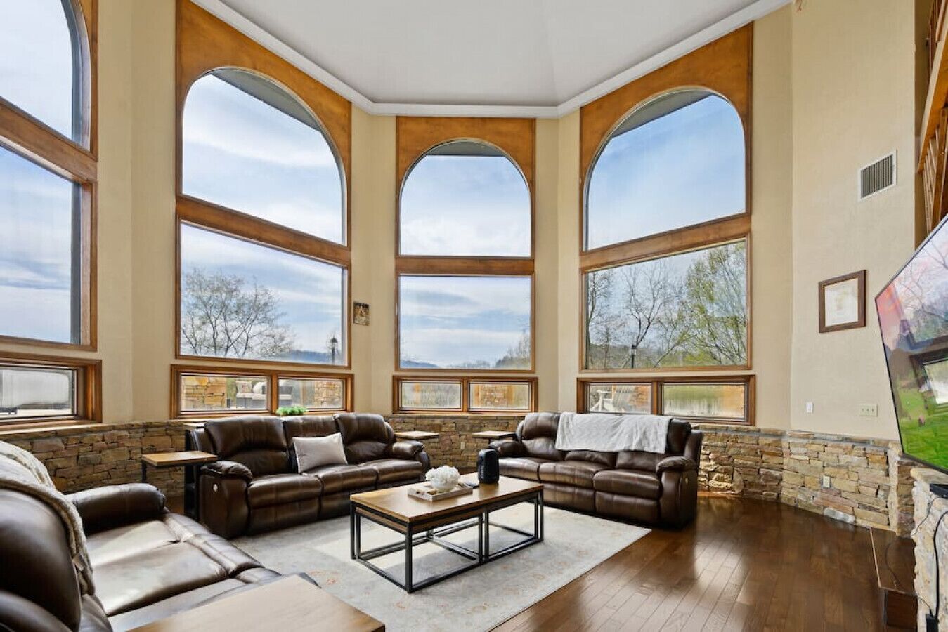 Smart TV, fireplace, video games, DVD player