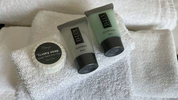 Triple Room with Shared Bathroom | Bathroom