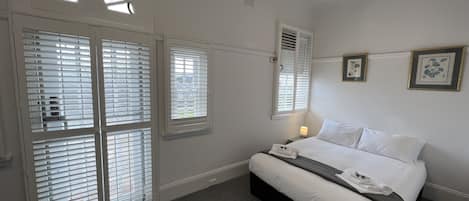 Classic Double Room | Minibar, free WiFi, bed sheets