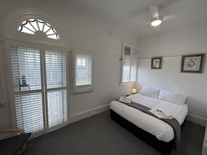 Kahden hengen classic-huone | Minibaari, ilmainen Wi-Fi, vuodevaatteet