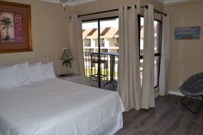 2 habitaciones, escritorio, tabla de planchar con plancha y wifi gratis 