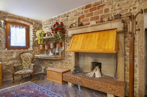 Interior - Dimora Laura - Romantic with open wood stove (Sant'Ambrogio Di Valpolicella)