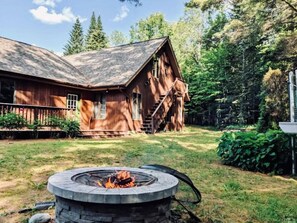 Property grounds - Spacious Riverfront Getaway in the Heart of the White Mountains (Carroll)