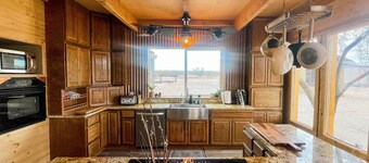 Stunning serene desert cabin — 15 min from Joshua Tree!