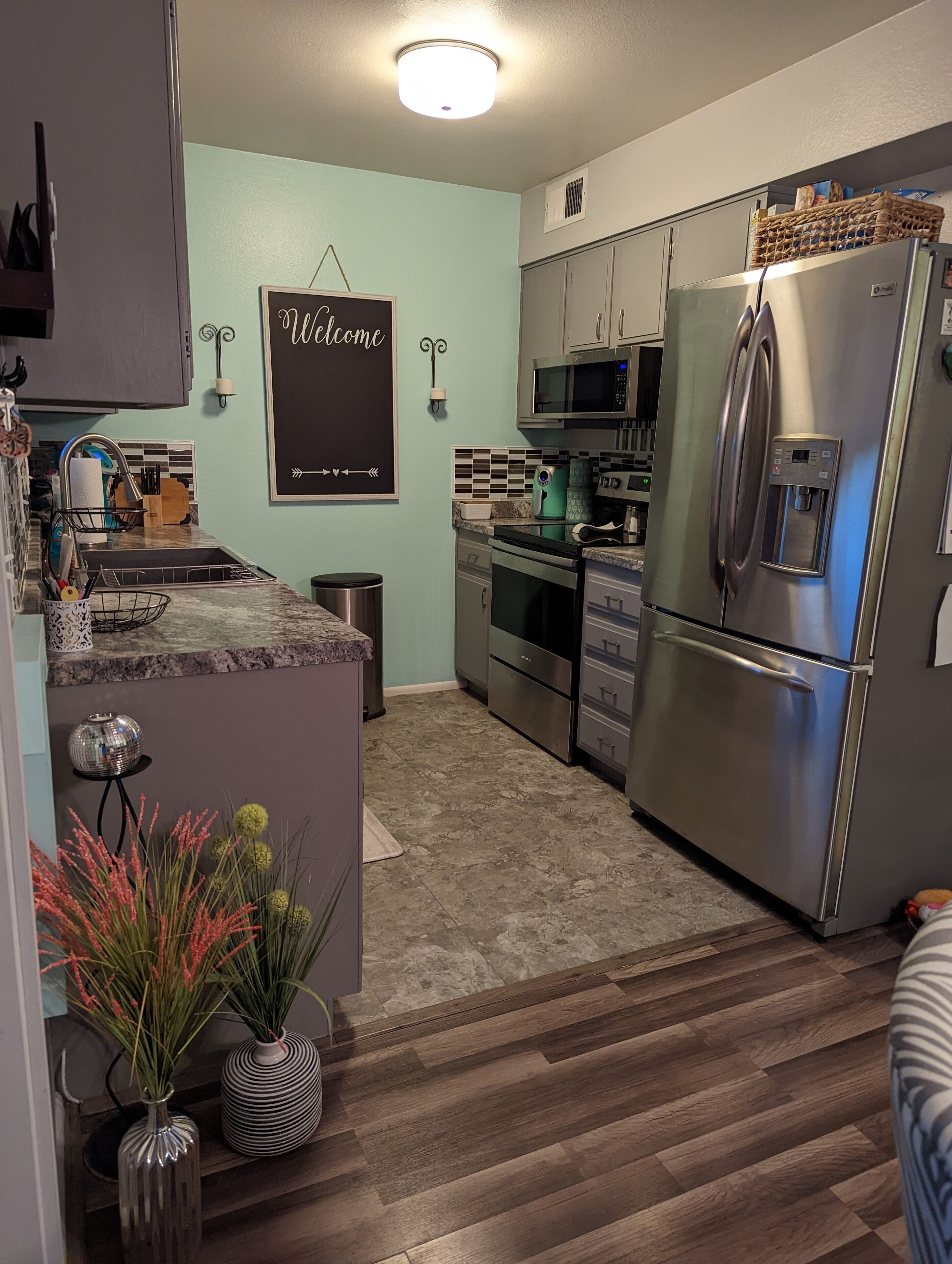 Kühlschrank, Mikrowelle, Ofen, Herdplatte