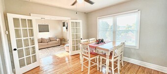 Very Clean, Modern Cottage with Hot Tub! 