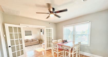 Very Clean, Modern Cottage with Hot Tub!